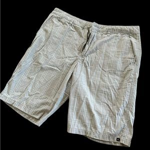 Quiksilver Shorts size 34